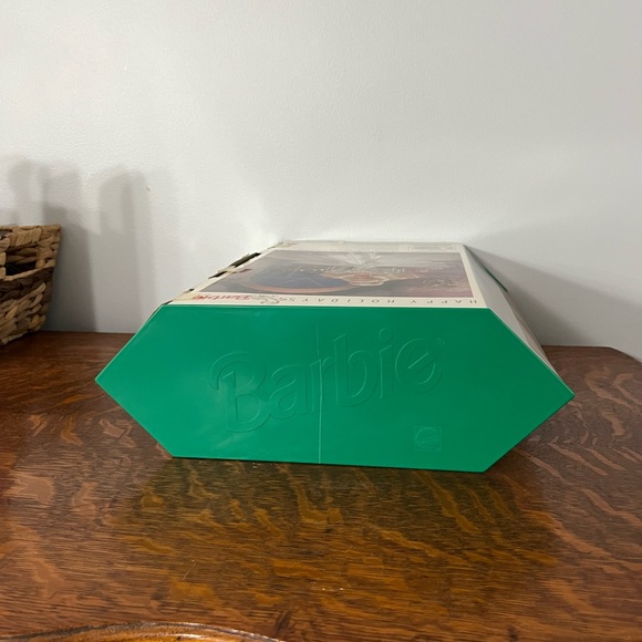 1992 Happy Holiday Barbie Collectable Doll by Mattel - Picture 7 of 12